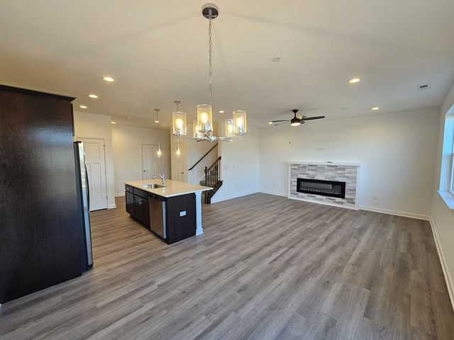334 N Masters Drive, Addison, IL 60101