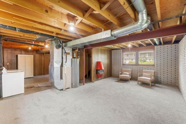 1021 Lilac Lane, Cedar Falls, IA 50613