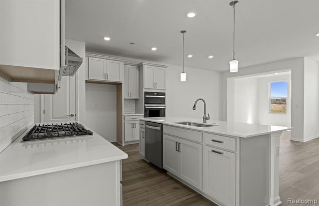 5574 East Spaniel Drive, Ann Arbor, MI 48108