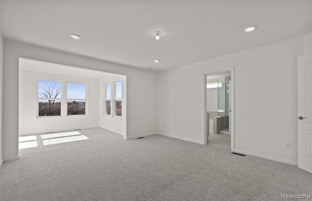 5574 East Spaniel Drive, Ann Arbor, MI 48108