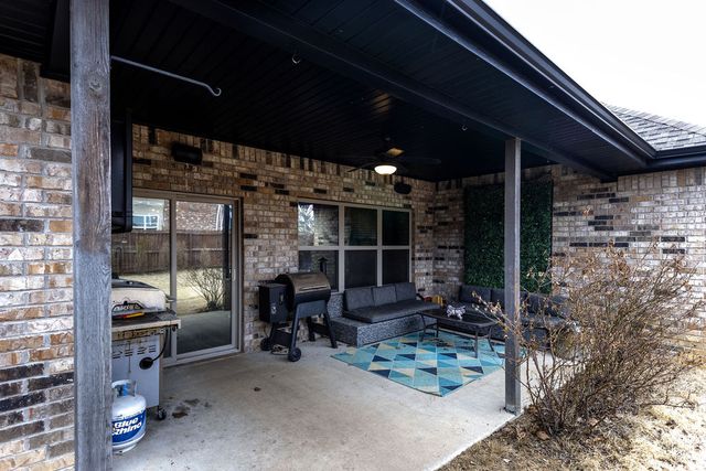 438 N Reeds Bridge Drive, Fayetteville, AR 72704