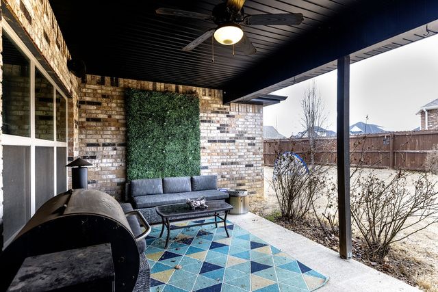 438 N Reeds Bridge Drive, Fayetteville, AR 72704