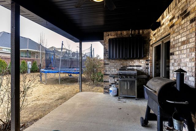 438 N Reeds Bridge Drive, Fayetteville, AR 72704