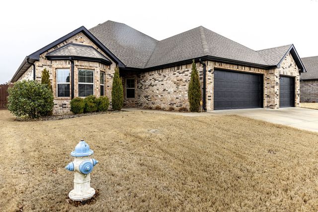 438 N Reeds Bridge Drive, Fayetteville, AR 72704