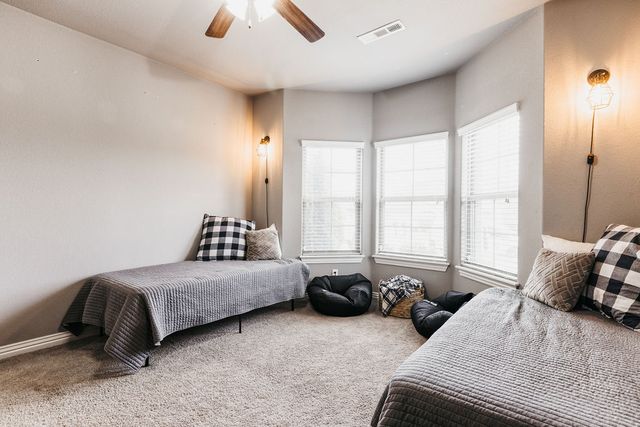 438 N Reeds Bridge Drive, Fayetteville, AR 72704