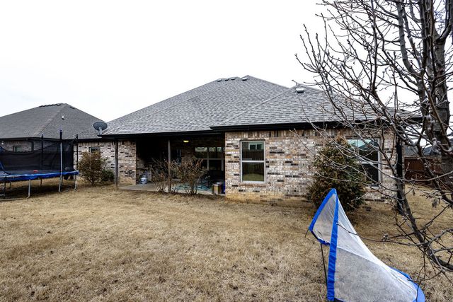 438 N Reeds Bridge Drive, Fayetteville, AR 72704