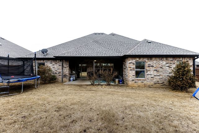 438 N Reeds Bridge Drive, Fayetteville, AR 72704