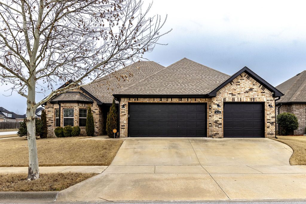 438 N Reeds Bridge Drive, Fayetteville, AR 72704