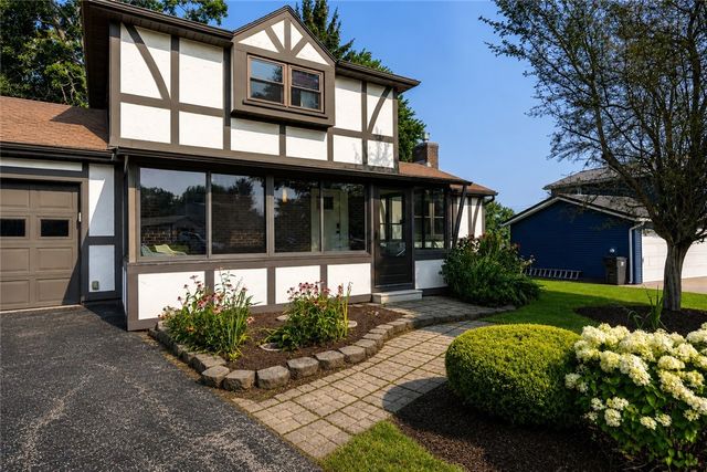 124 Grandview Lane, Greece, NY 14612