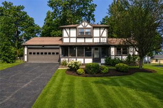 124 Grandview Lane, Greece, NY 14612