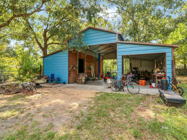 253 Road 3800 N, Cleveland, TX 77328