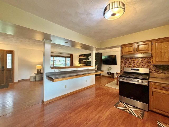 826 E Post Road, Beloit, WI 53511