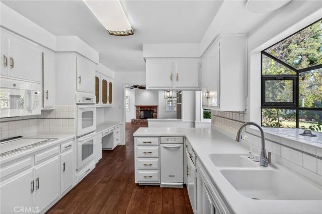 17259 Rayen Street, Sherwood Forest, CA 91325