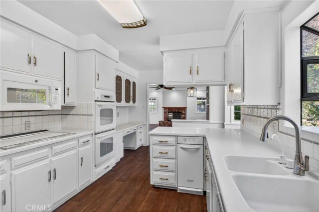 17259 Rayen Street, Sherwood Forest, CA 91325