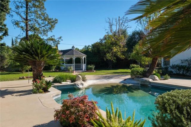 17259 Rayen Street, Sherwood Forest, CA 91325