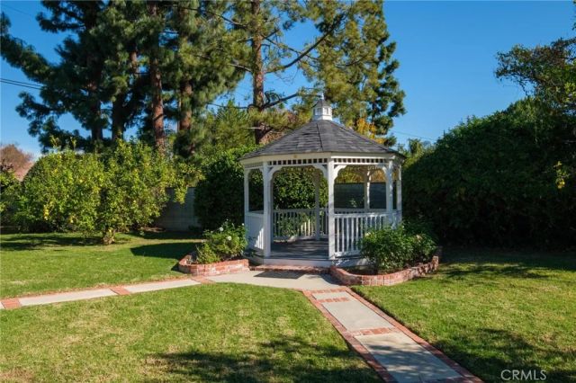 17259 Rayen Street, Sherwood Forest, CA 91325