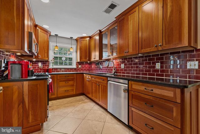 1007 WESTBRIAR DR NE, Vienna, VA 22180