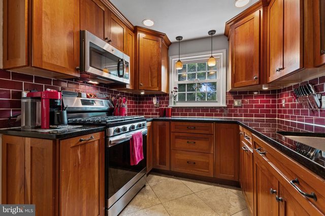 1007 WESTBRIAR DR NE, Vienna, VA 22180