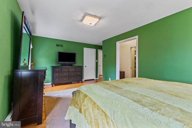 1007 WESTBRIAR DR NE, Vienna, VA 22180