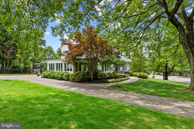1007 WESTBRIAR DR NE, Vienna, VA 22180