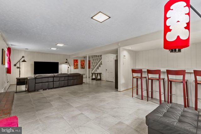 1007 WESTBRIAR DR NE, Vienna, VA 22180