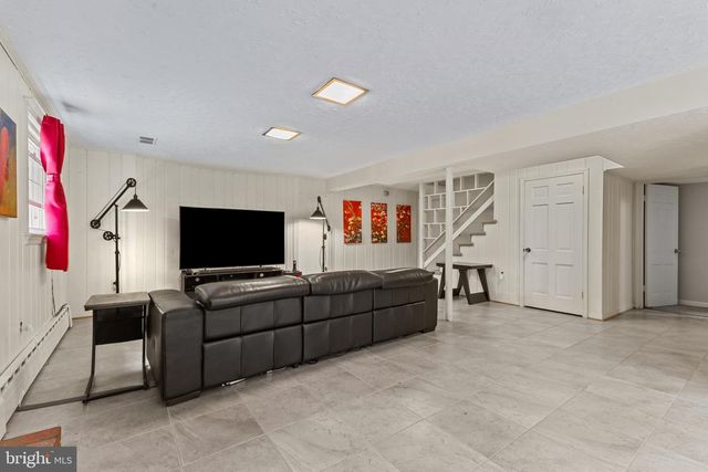 1007 WESTBRIAR DR NE, Vienna, VA 22180