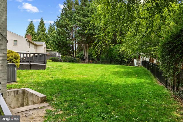 1007 WESTBRIAR DR NE, Vienna, VA 22180