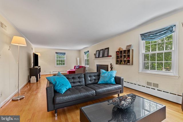 1007 WESTBRIAR DR NE, Vienna, VA 22180