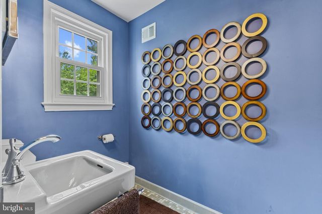 1007 WESTBRIAR DR NE, Vienna, VA 22180