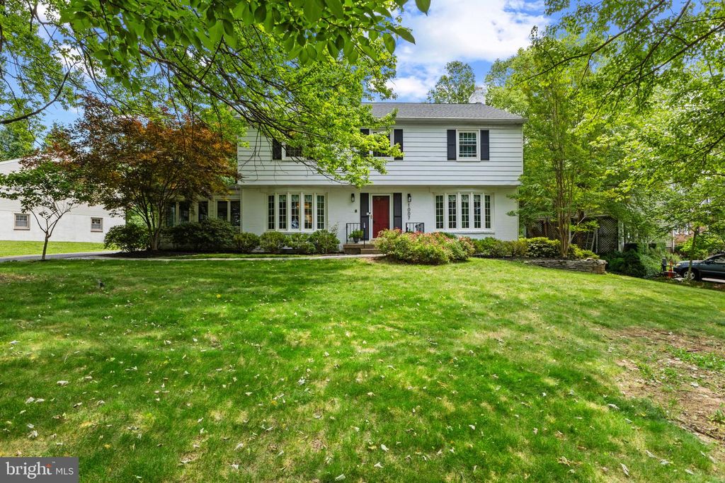 1007 WESTBRIAR DR NE, Vienna, VA 22180