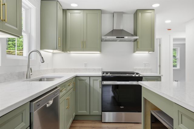 10 Glen Drive, Barnstead, NH 03225