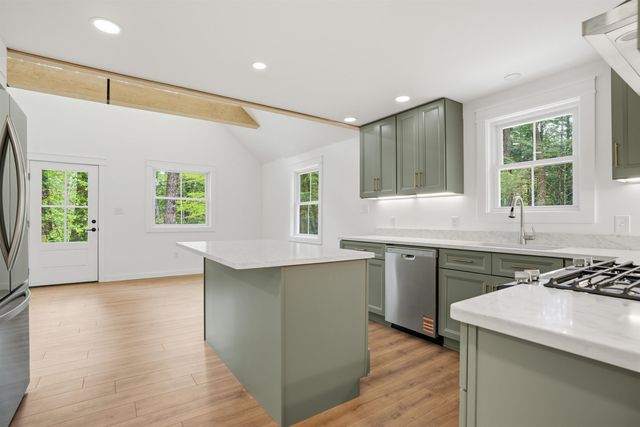 10 Glen Drive, Barnstead, NH 03225