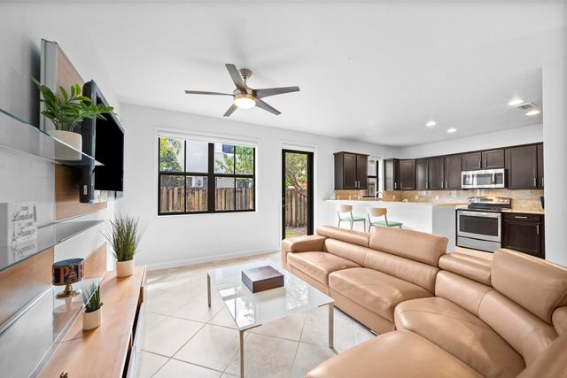 8440 Lakeview Trail, Parkland, FL 33076