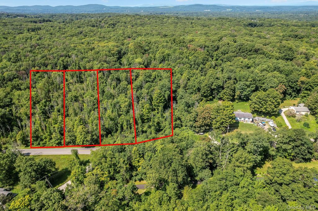 153 S Quaker Lane, Hyde Park, NY 12538