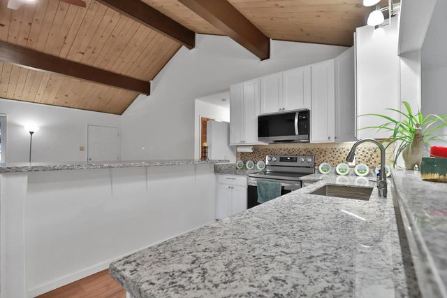 3060 Leaf Cir, Pollock Pines, CA 95726