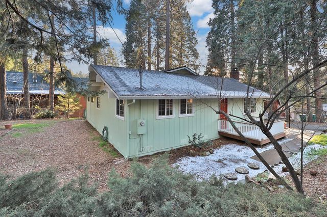3060 Leaf Cir, Pollock Pines, CA 95726