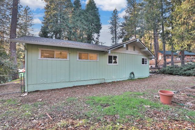 3060 Leaf Cir, Pollock Pines, CA 95726