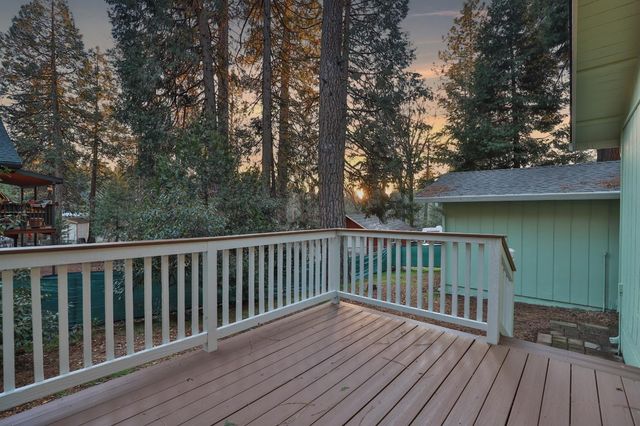 3060 Leaf Cir, Pollock Pines, CA 95726