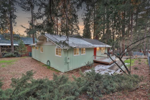 3060 Leaf Cir, Pollock Pines, CA 95726