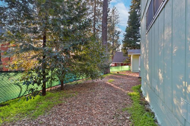 3060 Leaf Cir, Pollock Pines, CA 95726