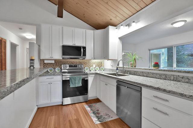 3060 Leaf Cir, Pollock Pines, CA 95726