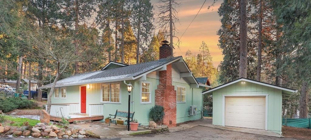 3060 Leaf Cir, Pollock Pines, CA 95726