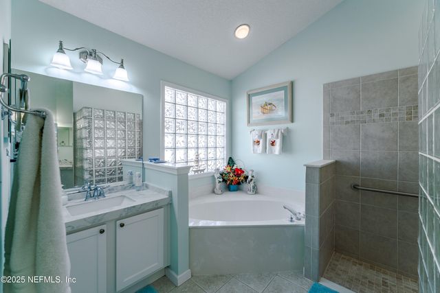 8742 CANOPY OAKS Drive, Jacksonville, FL 32256