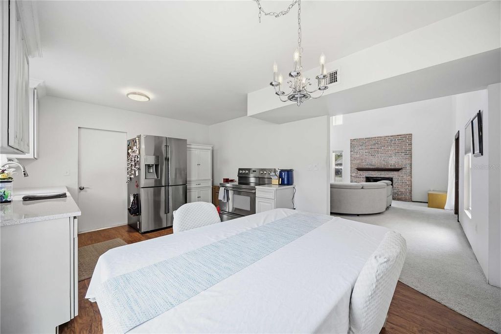 Image 12 of property listing at 6515 MAUNA LOA BOULEVARD, Sarasota, FL 34241