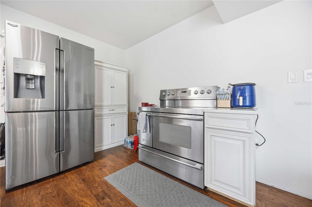 Image 14 of property listing at 6515 MAUNA LOA BOULEVARD, Sarasota, FL 34241