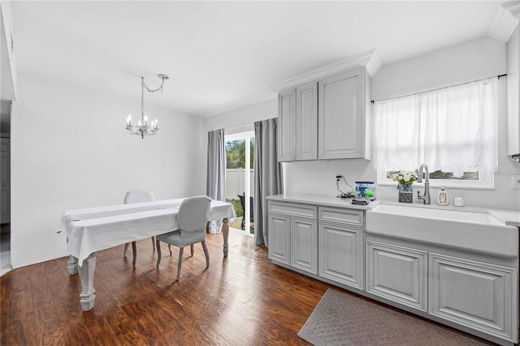 Image 15 of property listing at 6515 MAUNA LOA BOULEVARD, Sarasota, FL 34241