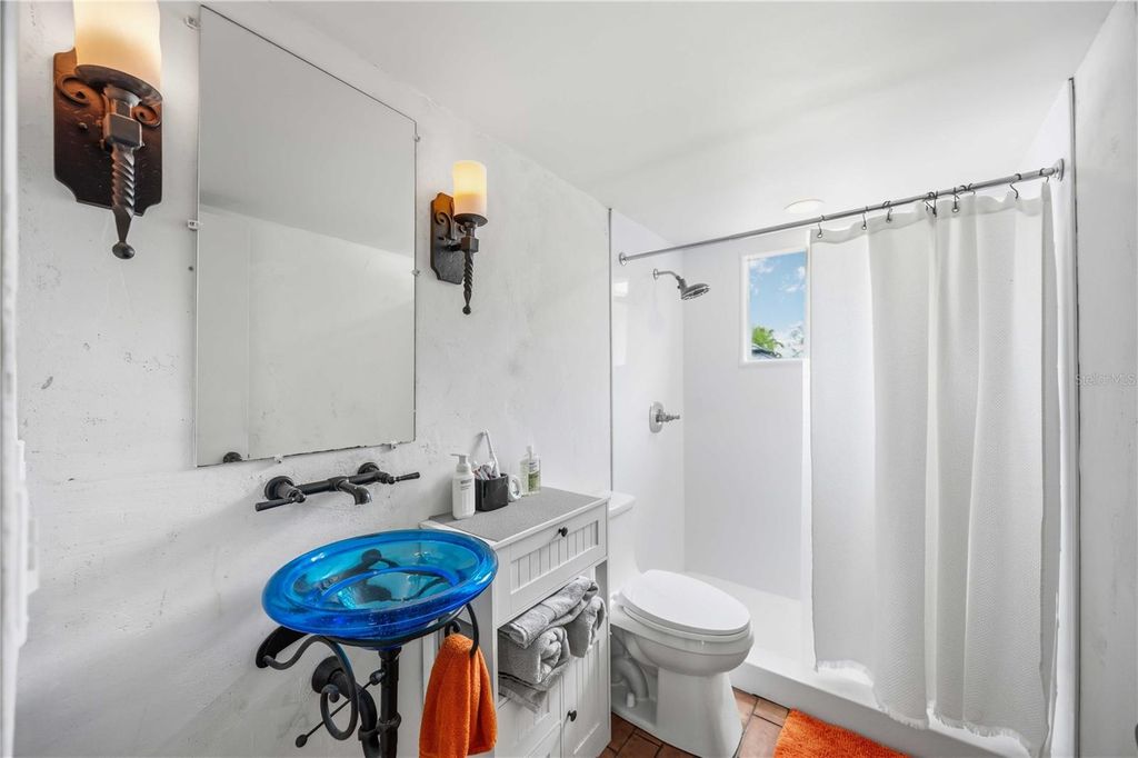 Image 27 of property listing at 6515 MAUNA LOA BOULEVARD, Sarasota, FL 34241
