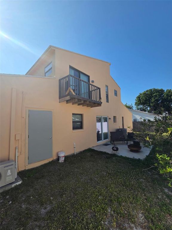 Image 33 of property listing at 6515 MAUNA LOA BOULEVARD, Sarasota, FL 34241