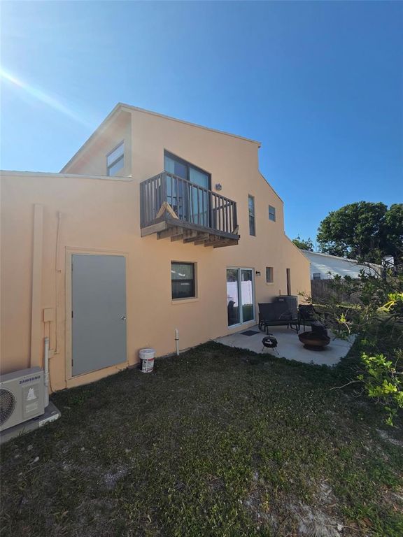 Image 34 of property listing at 6515 MAUNA LOA BOULEVARD, Sarasota, FL 34241