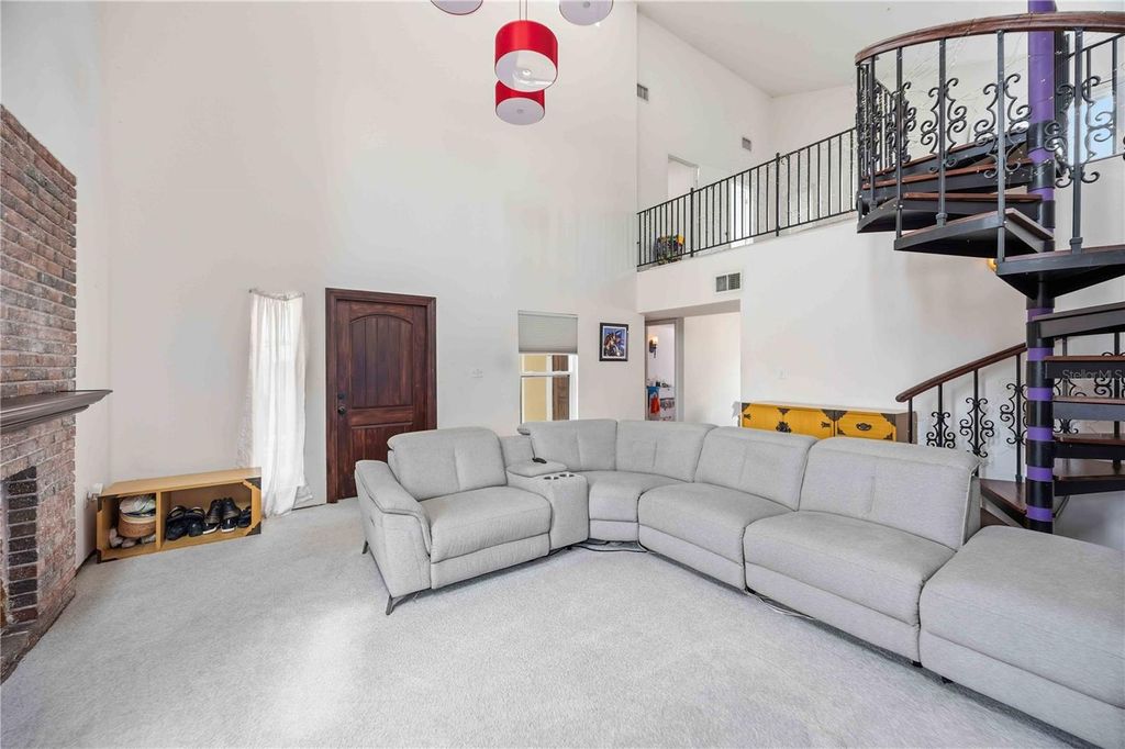 Image 8 of property listing at 6515 MAUNA LOA BOULEVARD, Sarasota, FL 34241